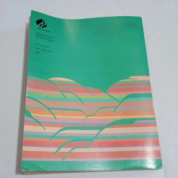 Junior Girl Scouts Handbook 1986 Edition Used Paperback Book Vintage - Picture 2 of 3